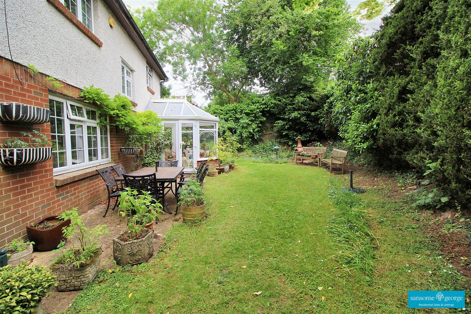 Simons Close, Tilehurst, Reading